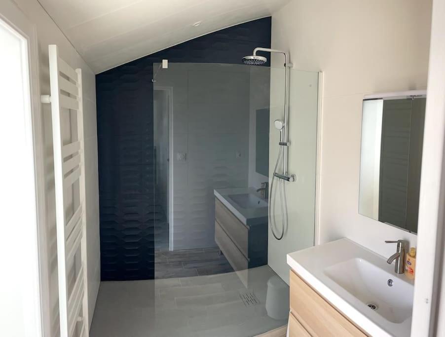 maison totalement rénovée 3 chambres au coeur du village Lézardrieux Exterior foto